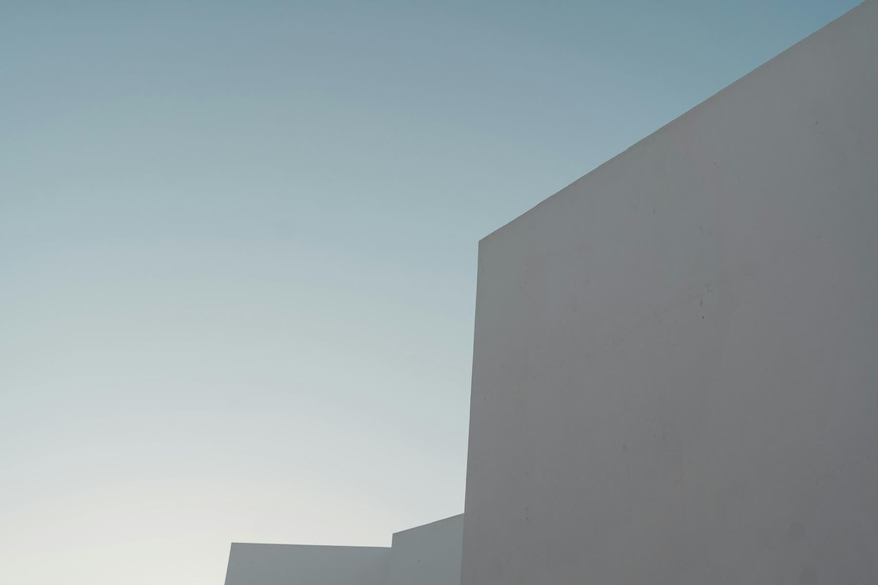 Volume d'architecture minimaliste, ciel